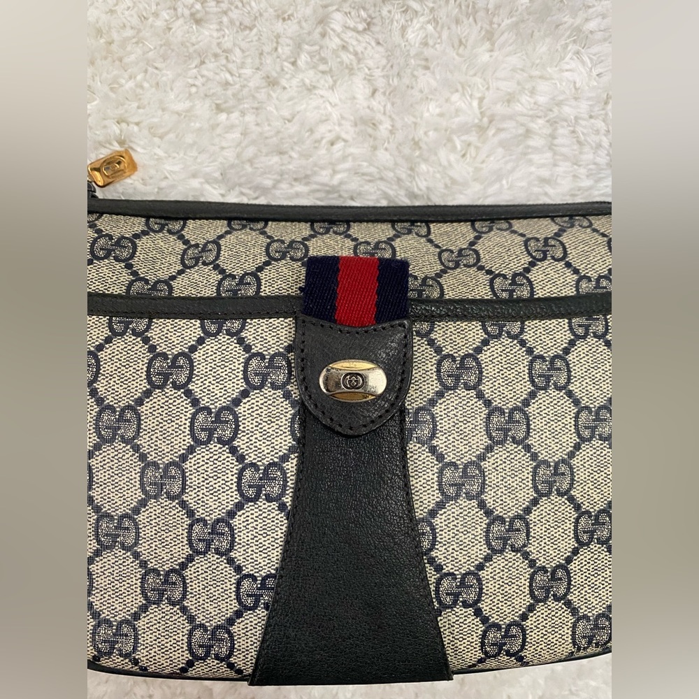 Gucci Vintage Crossbody Bag - Picture 12 of 15